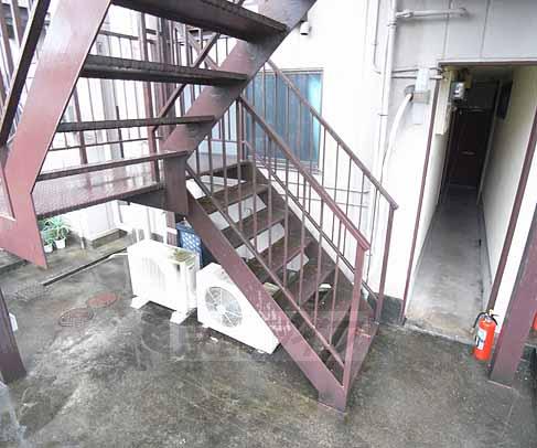 その他共有部分　広めの階段