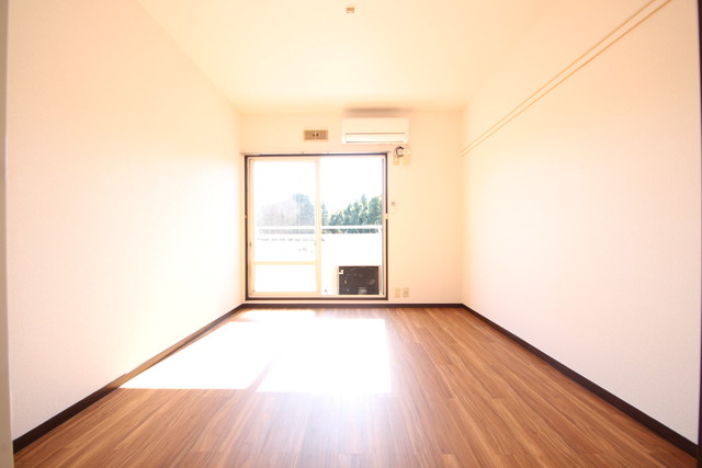 居室・リビング　写真は別部屋参考写真★