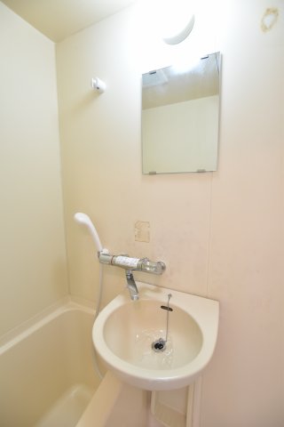 洗面設備　同物件、別部屋のお写真となります。ご参考までにご覧ください。