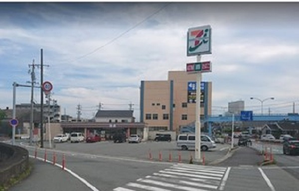 コンビニ　セブンイレブン 津市上浜町3丁目店（コンビニ）まで583m