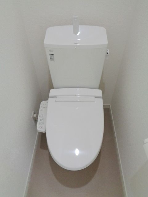 トイレ　温水洗浄便座付きトイレです