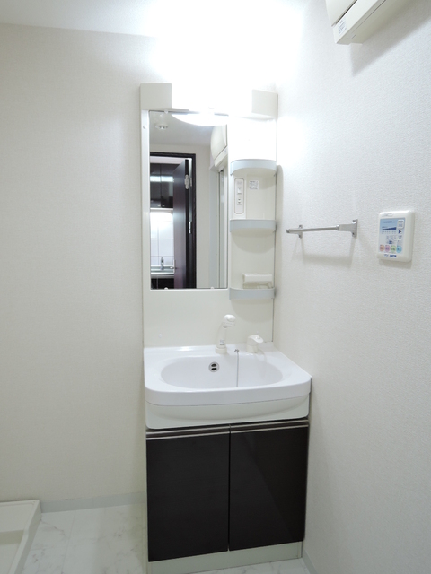 洗面設備　忙しい朝に便利な独立洗面台