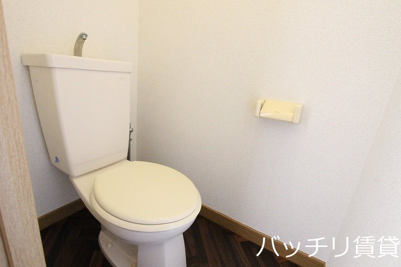トイレ　画像は別号室タイプの為、現状を優先致します。
