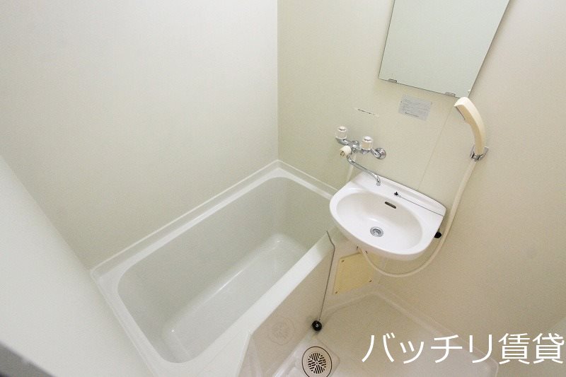 バス・シャワールーム　画像は別号室タイプの為、現状を画像は別号室タイプの為、現状を