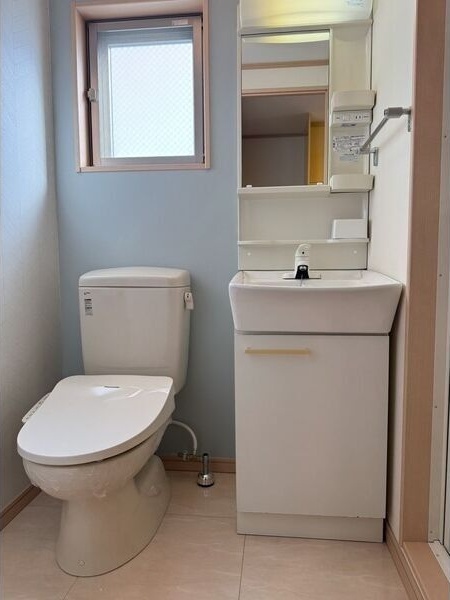 洗面設備　別部屋の写真となります。