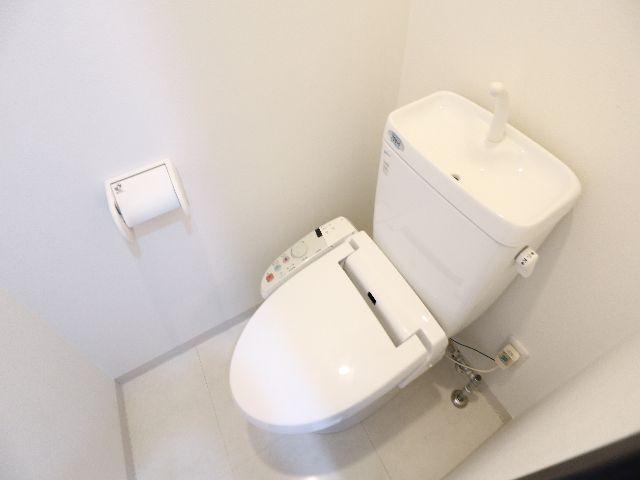 洗面設備　落ち着いた色調のトイレです