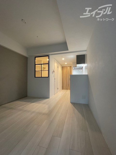 居室・リビング　白基調のお部屋になります。