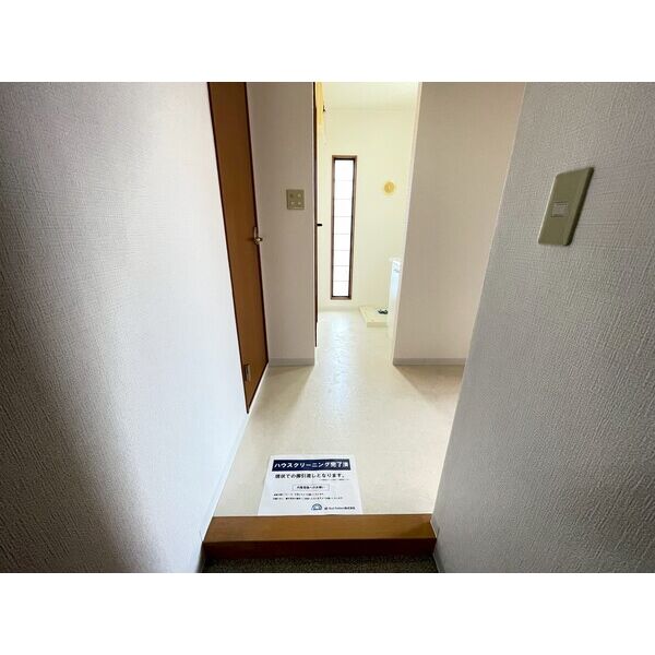 玄関　※別室の参考写真の為、現況優先です。