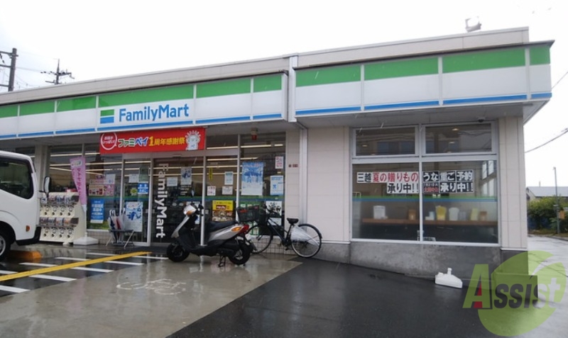 コンビニ　ファミリーマート川西久代店（コンビニ）まで926m