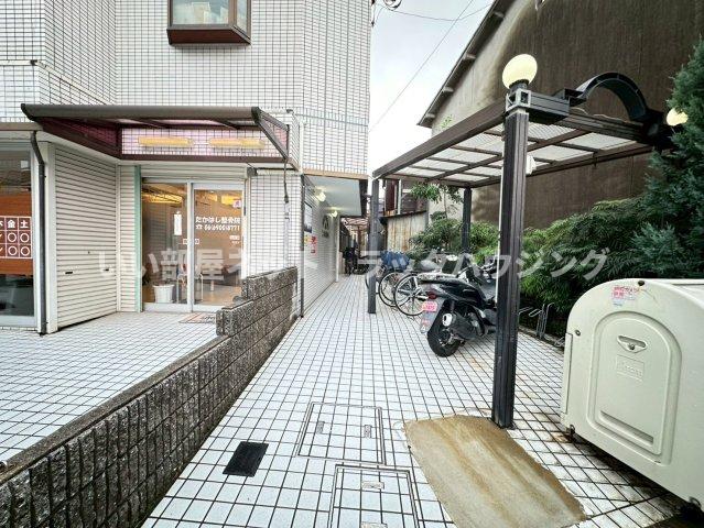 エントランス　【お部屋探しはラックハウジングにお問合せ下さいませ】