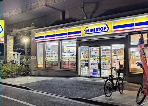 コンビニ　ミニストップ 亀有駅東店（コンビニ）まで110m
