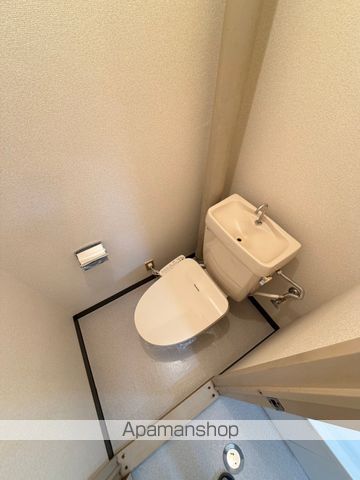 ＪＲ東海道本線 浜松駅 バス乗車時間：15分 最寄りバス停で下車 徒歩1分 3階建 築37年のトイレ写真