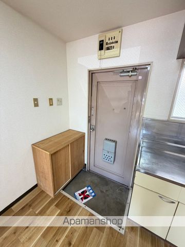 ＪＲ東海道本線 浜松駅 バス乗車時間：15分 最寄りバス停で下車 徒歩1分 3階建 築37年の玄関写真