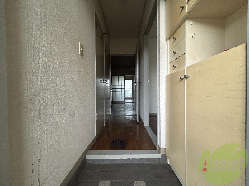 玄関　玄関からの様子です。ＤＫに繋がっています。