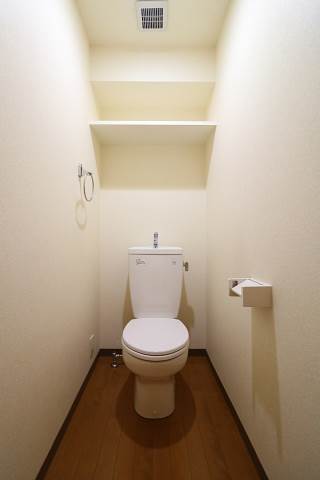 トイレ　清潔感のある空間です。