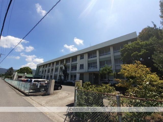 小学校　坂出市立西庄小学校（小学校）まで600m