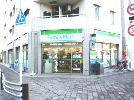 コンビニ　ファミリーマート芦花公園駅南店（コンビニ）まで450m