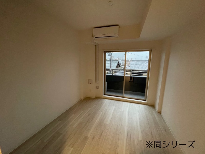 ソルテラス京都西大路 郁の居間写真