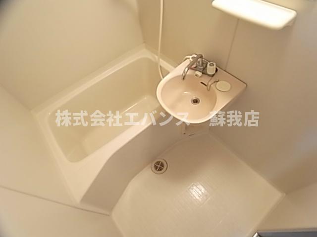 バス・シャワールーム　落ち着いた空間のお風呂です