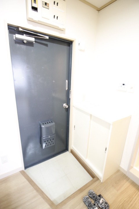 玄関　※他部屋写真使用