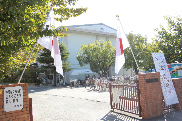 中学校　伊丹市立西中学校（中学校）まで512m