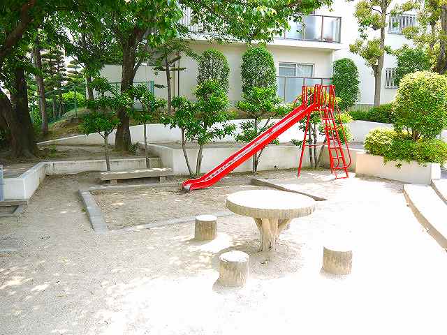 公園　ローレルハイツあやめ池公園（公園）まで98m