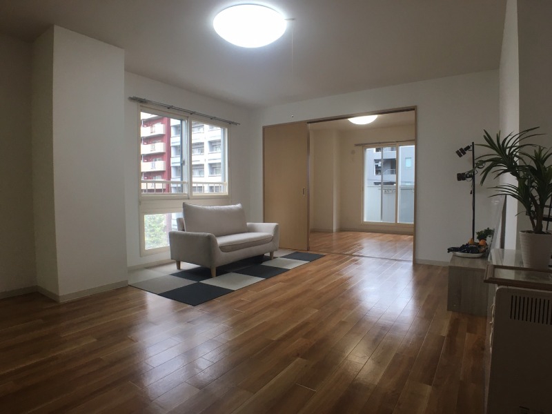 居室・リビング　広くてキレイなお部屋が広がっていて、充実した生活が送れそう。