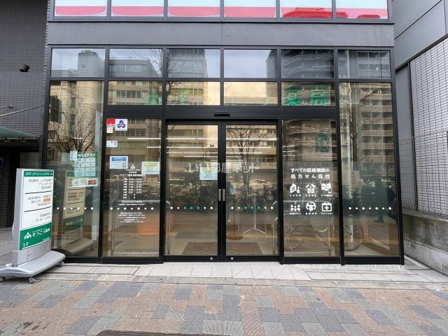 ドラックストア　そうごう薬局東新宿駅前店（ドラッグストア）まで218m