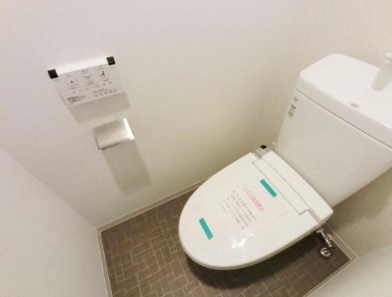 トイレ　落ち着いた空間のトイレです