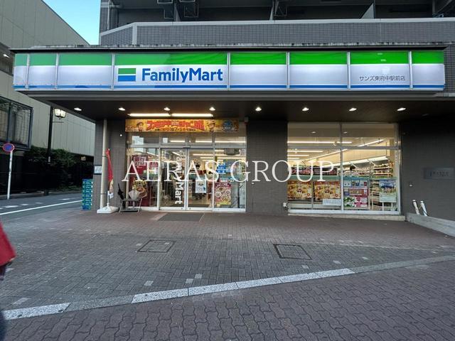 コンビニ　ファミリーマート サンズ東府中駅前店（コンビニ）まで303m