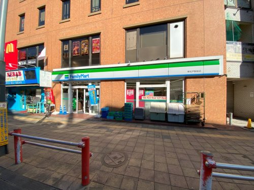 コンビニ　ファミリーマート 新松戸駅前店（コンビニ）まで444m