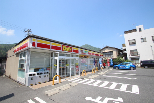 コンビニ　デイリーヤマザキ広島緑井店（コンビニ）まで74m