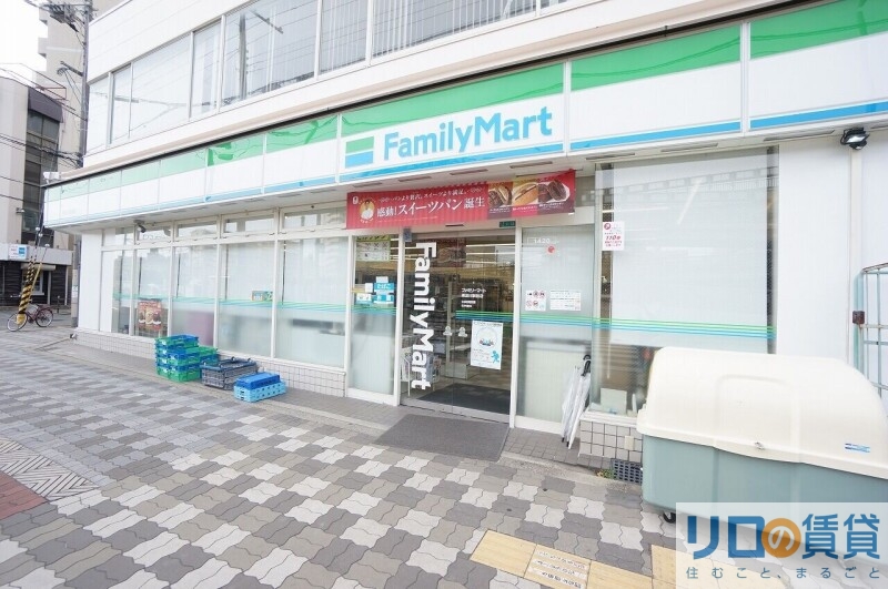 コンビニ　ファミリーマート東淀川駅北店（コンビニ）まで121m