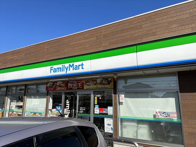 コンビニ　ファミリーマート（コンビニ）まで612m
