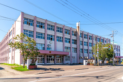 中学校　札幌市立篠路中学校（中学校）まで1744m