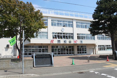小学校　札幌市立篠路小学校（小学校）まで308m