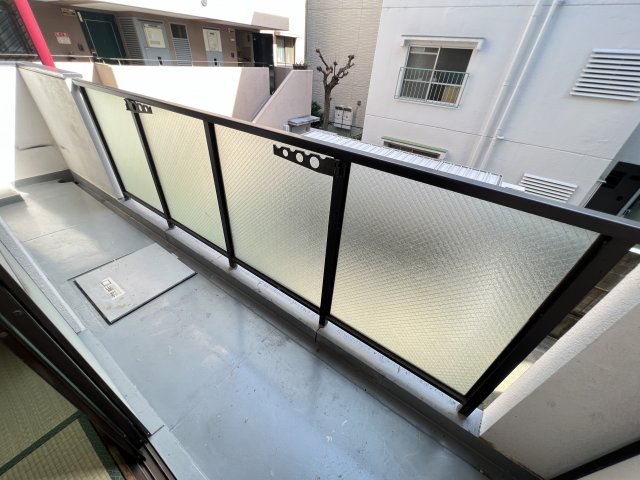 バルコニー　※同タイプの写真となり、実際のお部屋とは異なる場合があります