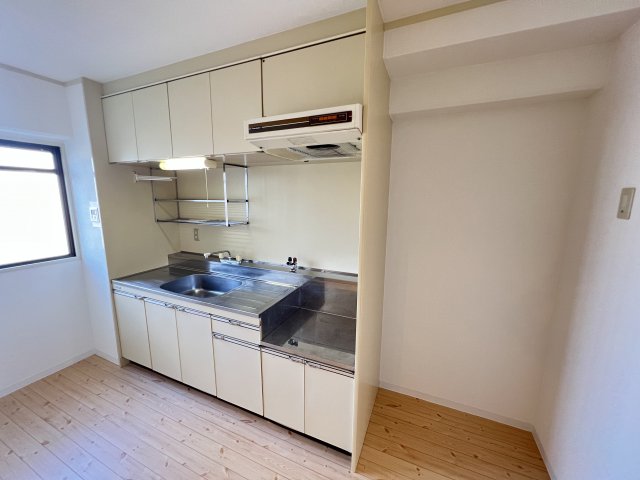 キッチン　※同タイプの写真となり、実際のお部屋とは異なる場合があります