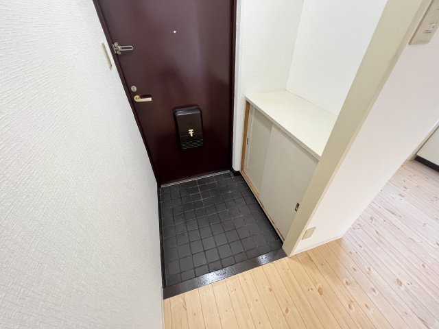 玄関　※同タイプの写真となり、実際のお部屋とは異なる場合があります