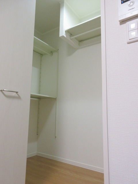 収納　荷物が多くても安心　ウォークイン黒ぜって