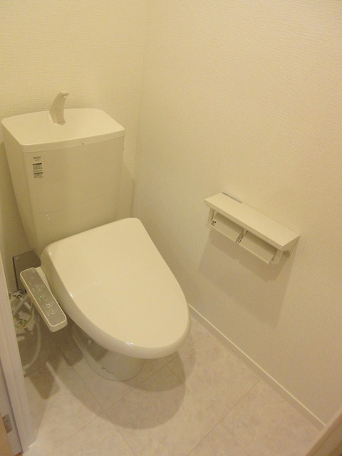 トイレ　トイレは嬉しい温水洗浄便座