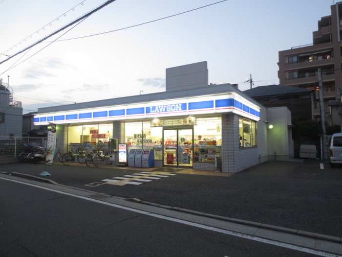 コンビニ　ローソン尼崎塚口町三丁目店（コンビニ）まで185m
