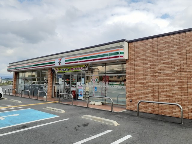 コンビニ　セブンイレブン橋本河瀬店様（コンビニ）まで379m