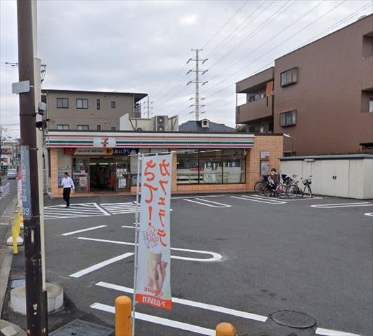 コンビニ　セブンイレブン（コンビニ）まで394m