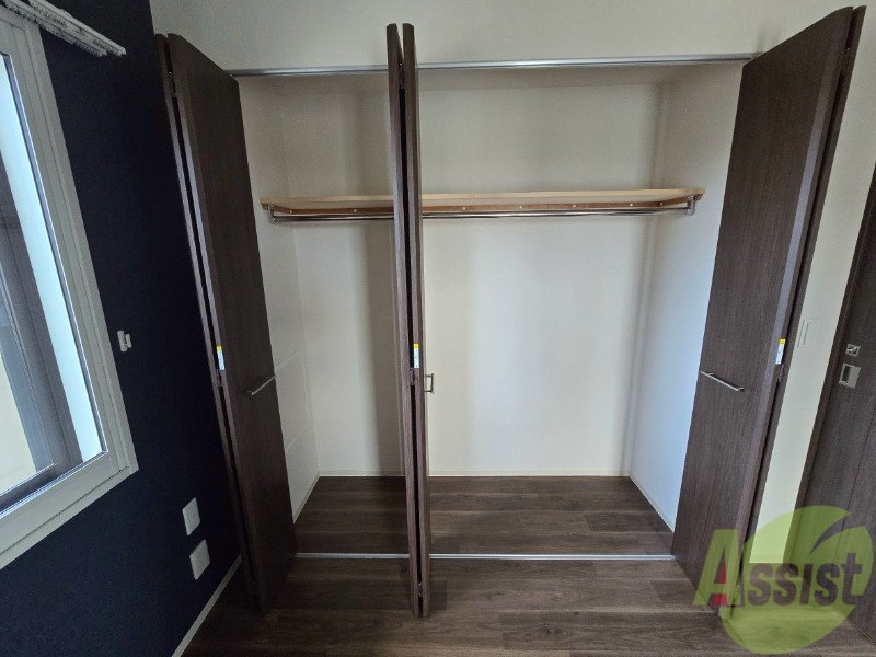収納　寝室の収納です。部屋がすっきり片付きます。