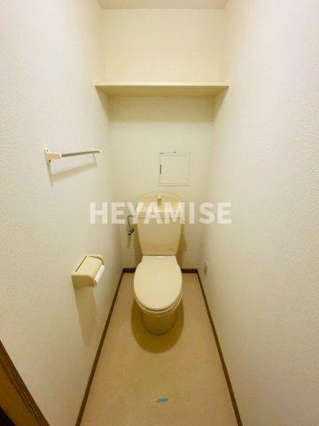 トイレ　同物件別号室のお写真となります。