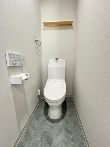 トイレ　同物件、別号室の参考写真です。