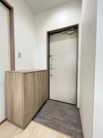 玄関　同物件、別号室の参考写真です。