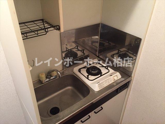 キッチン　コンパクトなキッチンで掃除もラクラク