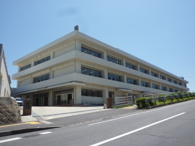 小学校　諫早市立小栗小学校（小学校）まで744m